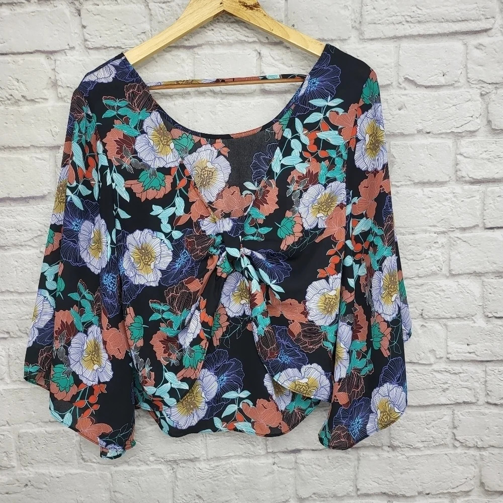 Lily White Floral Knotted Back Bell Sleeve Top Sz M - Picture 4 of 13